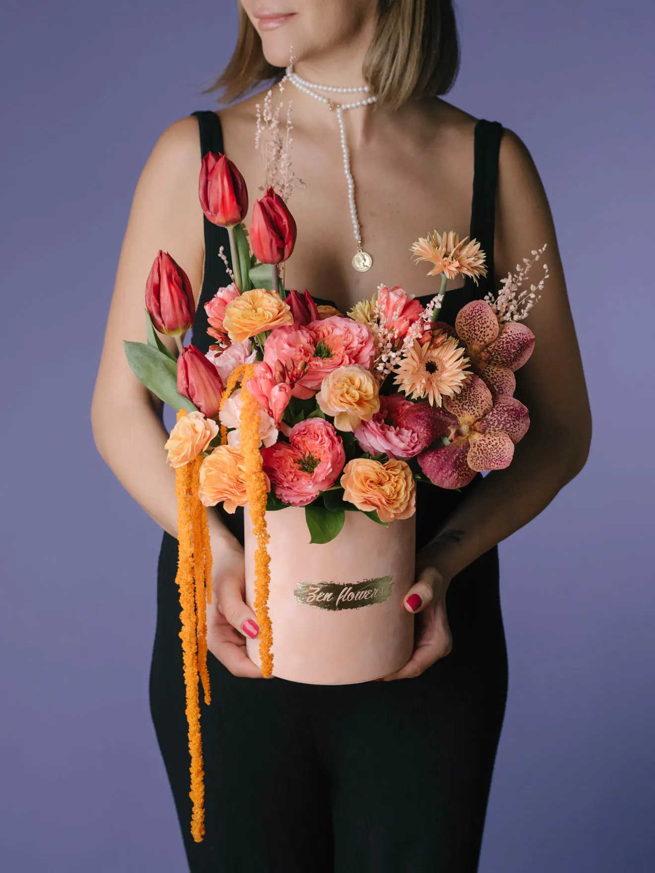 Papaya, lalele, vanda și trandafiri coral