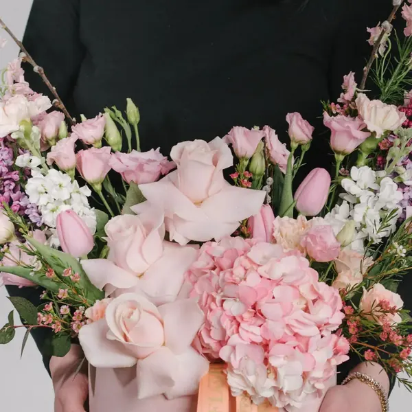 Florii, mâțișori, liliac și hydrangea roz, fotografie de la Ștefan D.